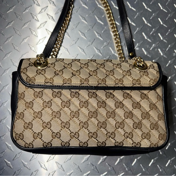 Gucci Marmont Flap Bag in Black - Picture 3 of 11